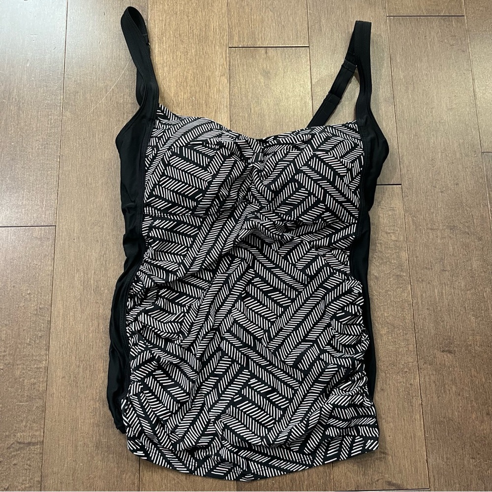 ✨2/$20✨ Thyme Maternity Swim Top